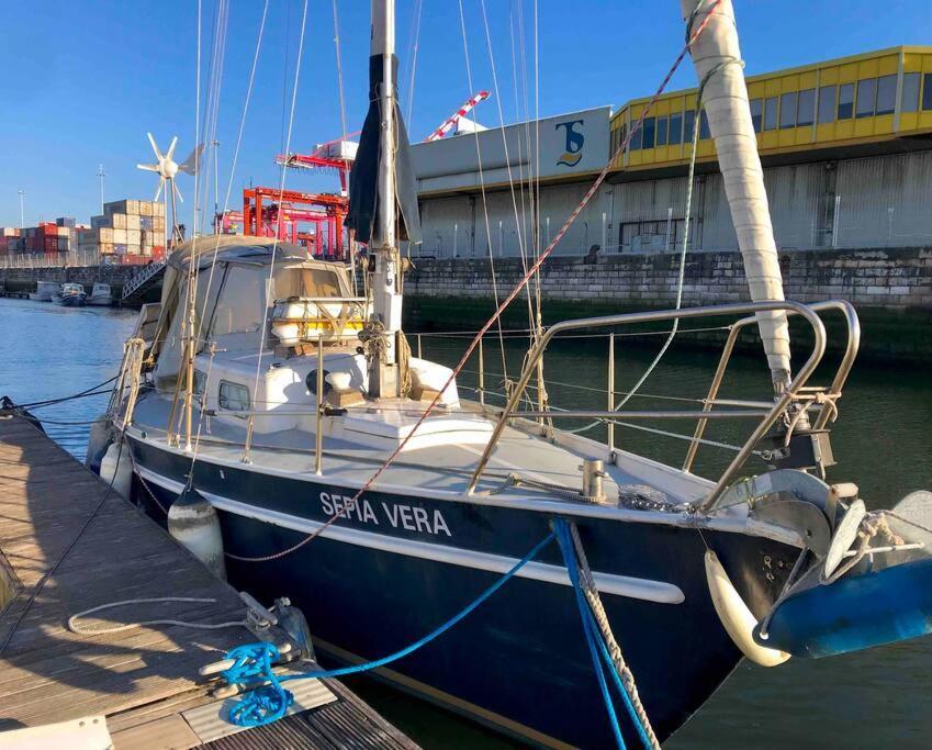 Отель Cozy Lisbon Marina Sleepaboard - Sail Away Экстерьер фото