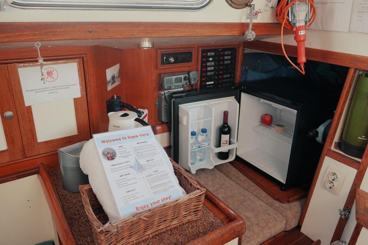 Отель Cozy Lisbon Marina Sleepaboard - Sail Away Экстерьер фото