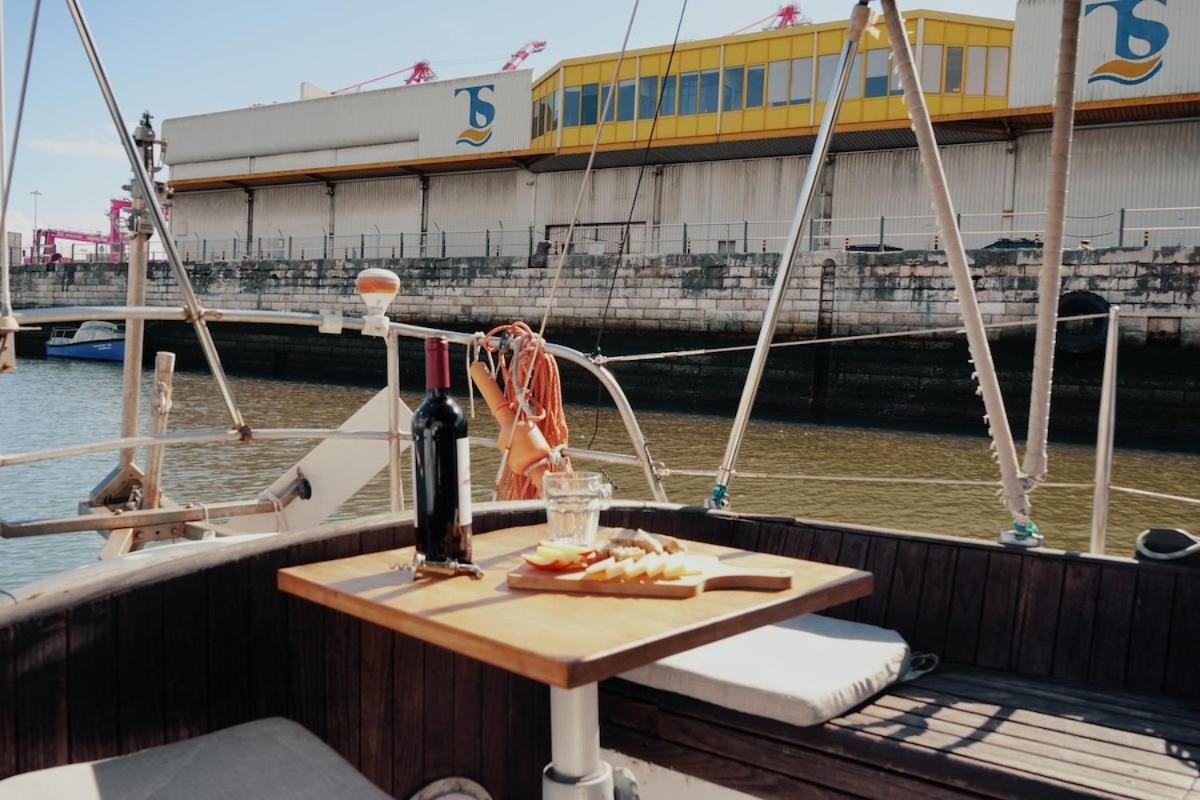 Отель Cozy Lisbon Marina Sleepaboard - Sail Away Экстерьер фото